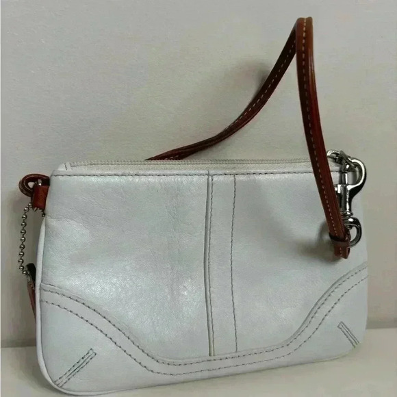COACH Signature Ivory & Brown Leather Clutch/Wristlet & Strap with Hangtag - Picture 4 of 8